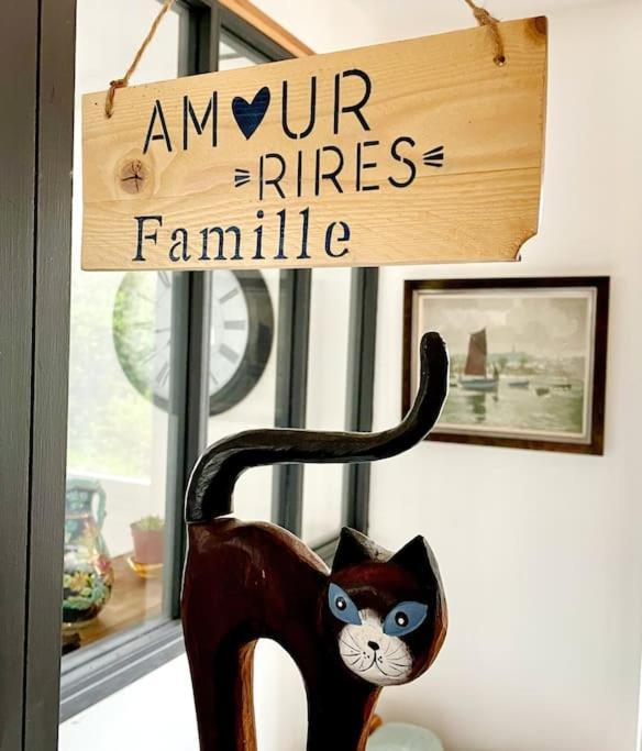 L'Amour, Le Rire Et La Famille Hillion Exterior foto